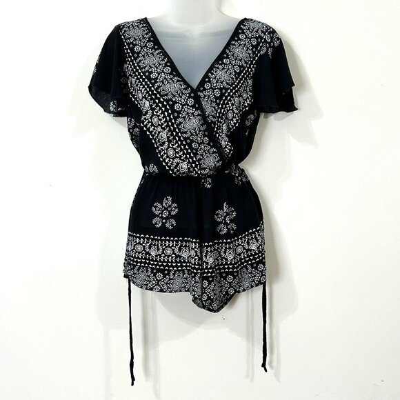 BAND OF GYPSIES XS Romper Black White Boho Bandana Print V-Neck Flutter Sleeve - Picture 1 of 12